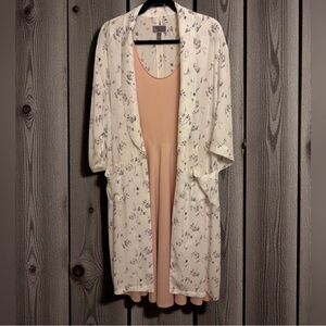 Chelsea28 Floral Print Women's Duster. In a M/L size. NWOT